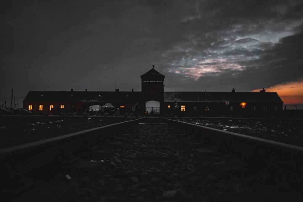 Die Judenverfolgungen - Inside Auschwitz